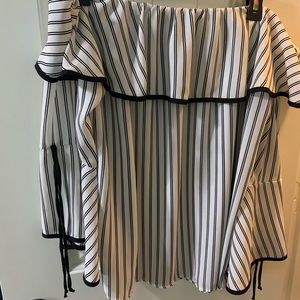 Maurice’s strapless shirt size Large